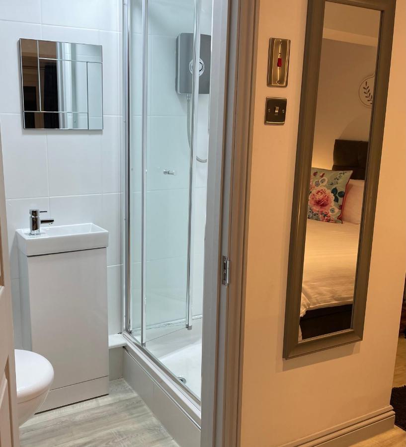 Stunning Contemporary 1 Bedroom En-Suite Annexe Плимът Екстериор снимка